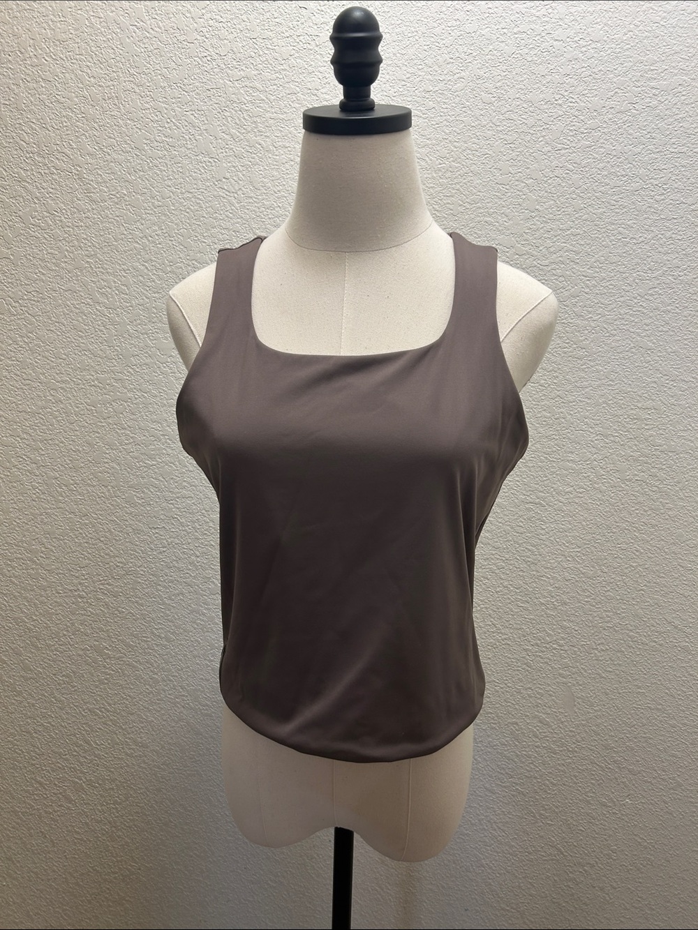 Women’s UNRL Square Neck Tank Top Size Medium